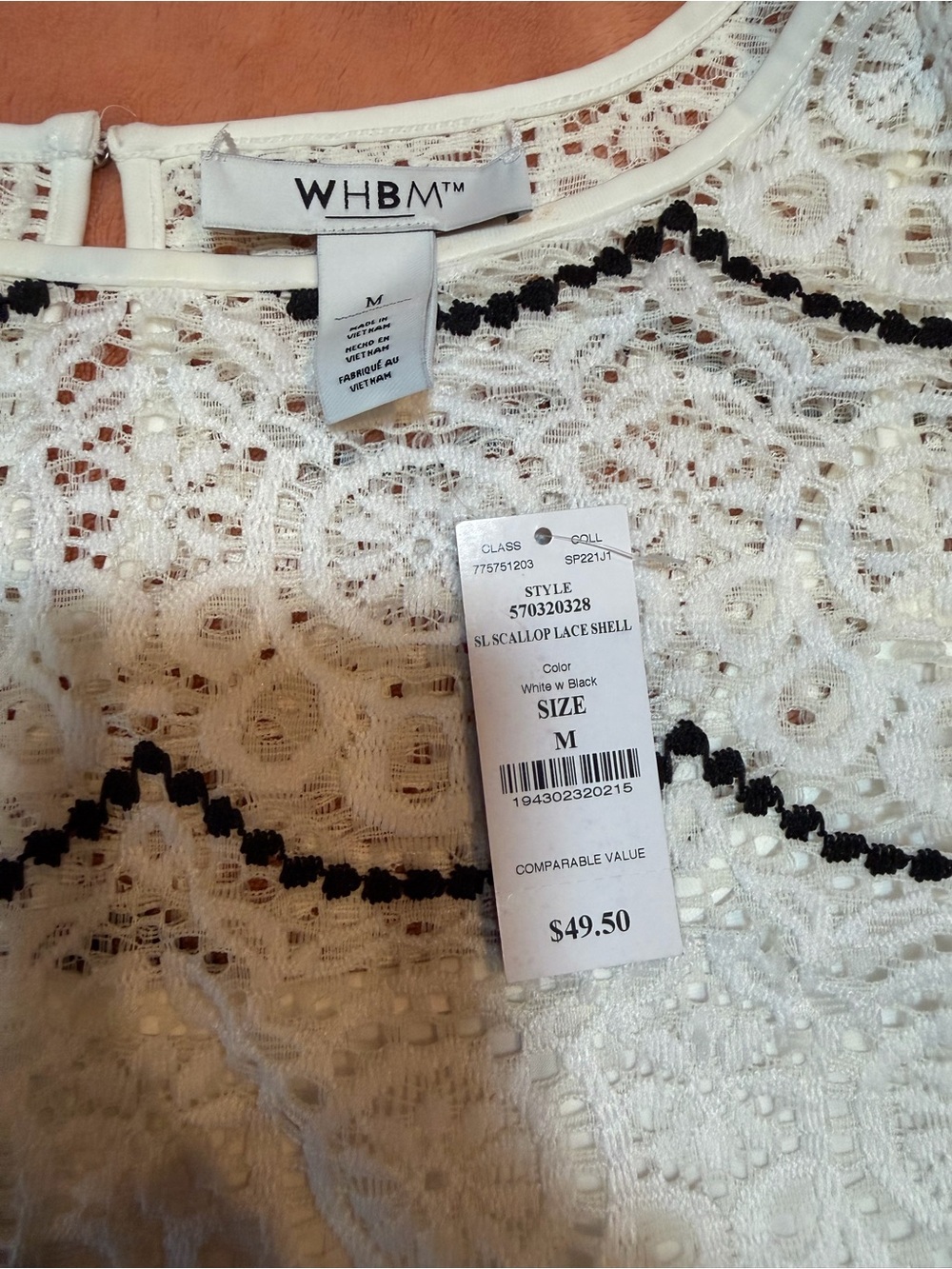 White House Black Market White Lace Shell with Black Scallop Detail - Picture 2 of 4